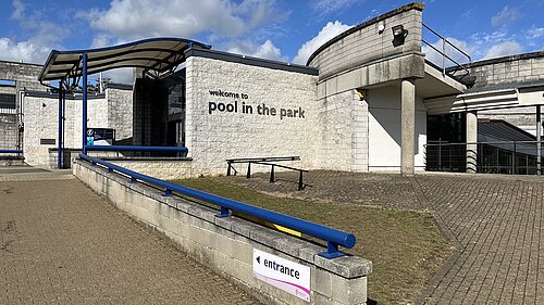 Woking Pool in the Park entrance